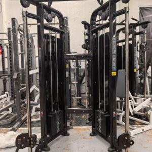 CROSS OVER EN V ESTACION DE POLEAS MULTIFUNCIONAL