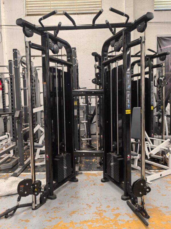 CROSS OVER EN V ESTACION DE POLEAS MULTIFUNCIONAL